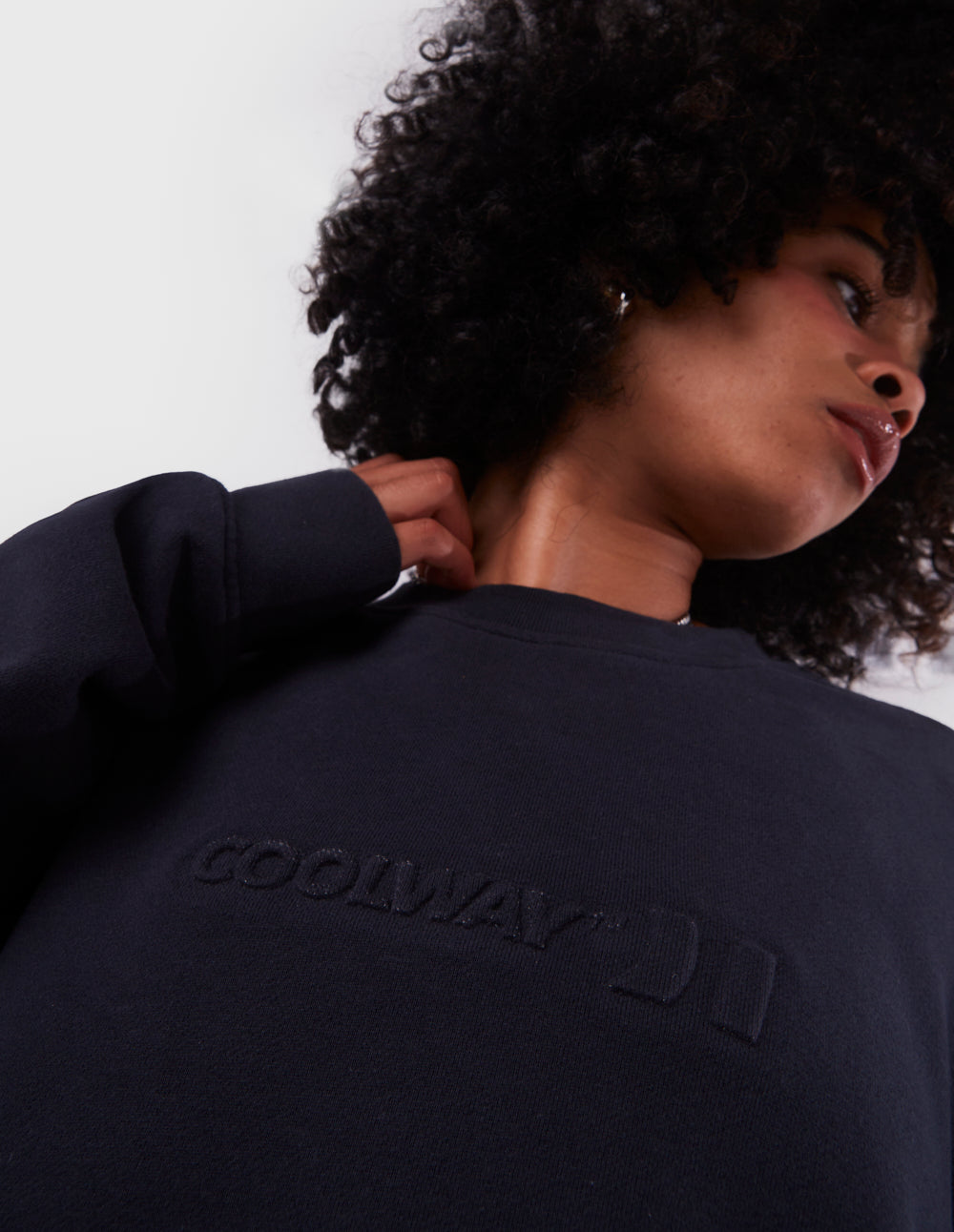 Sudadera con Capucha Coolway EMBOSSED CREWNECK Negros | MQ4370185